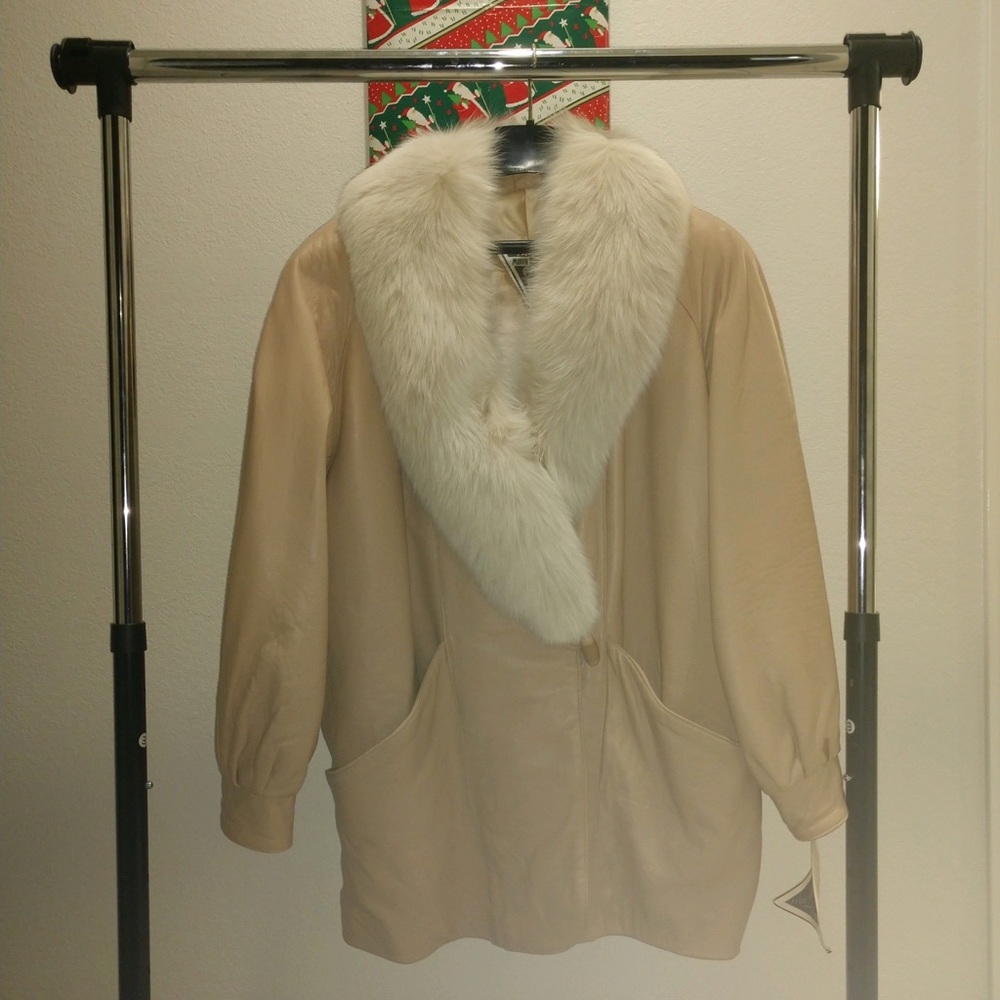 Marvin Richards Women's Genuine Leather coat w/ Real Fox Fur (Medium)